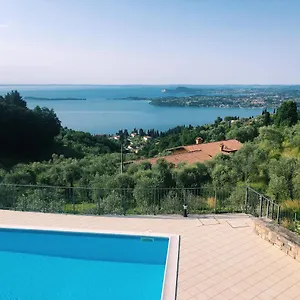 Casa Cecilia, 2 Bedrooms, 1 Bathroom, Lake View, Pool Gardone Riviera